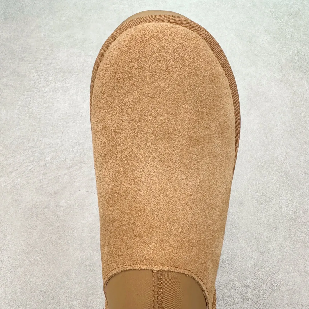 Pick up locally💰520 UGG 8170 classic autumn and winter sheepskin and fur integrated snow boots. Private order price and ingenious positioning. Direct supply from Sangpo eight-year-old factory. Reject high profits. Differentiate pig-killing version. Longfeng A-grade Australian imported sheepskin and fur integrated. Fully follow the ZP process. OEM original pattern maker. Adhere to no original shoes and no development options. Pay attention to every detail. The most authentic version on the market. TREADLITE "light wing" technology outsole. Lightweight/durable/flexible/pile-type suede upper, fine skin-friendly recycled polyester fiber piping, comfortable and easy to care for, good warmth retention, UGG plush™ lining and insole, soft and skin-friendly, comfortable and warm, classic shoe shape with lightweight thick sole, stable and fashionable for autumn and winter street style, Treadlite by UGG light wing outsole, light cushioning, reducing the burden on your feet, comfortable and lightweight, helping you to play easily all day long. Size: 35 36 37 38 39 40 41 Coding: by3936000